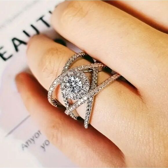 Elegant two-tone wedding ring sz 5 - Picture 5 of 5